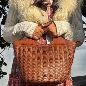 STUNNING GENICCI WOVEN LEATHER ROUND HANDLE WITH CROSSBODY STRAP